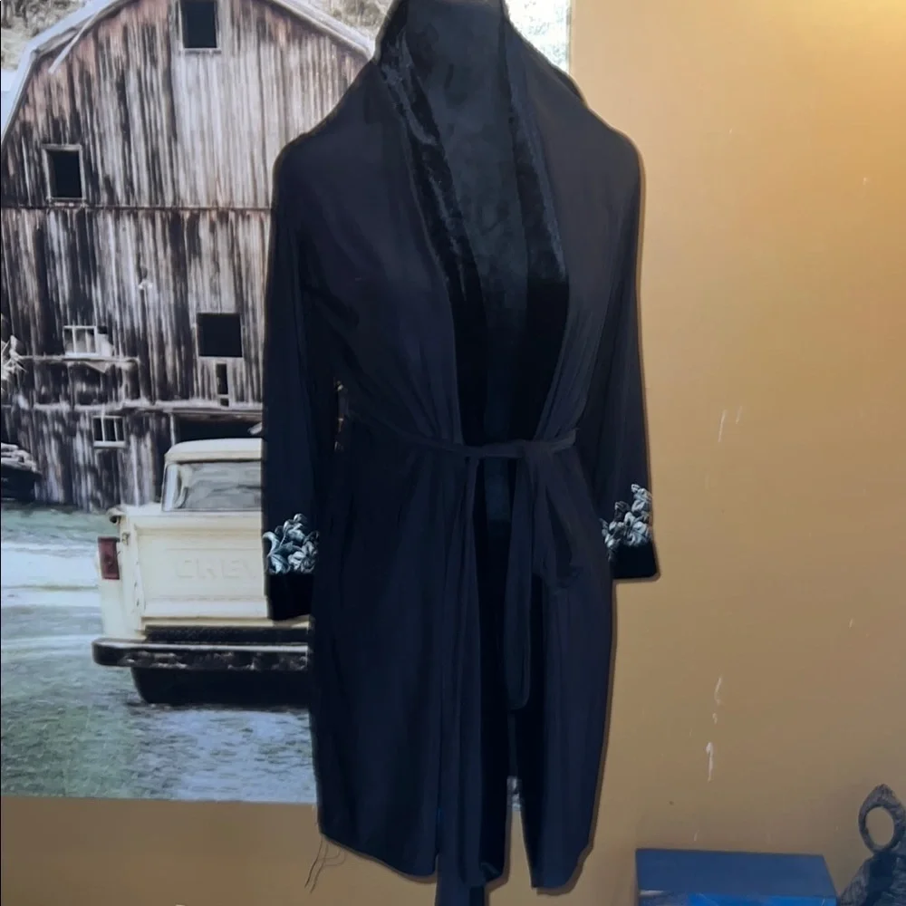 In Bloom Elegant Black Women's Robe with Embroidered Sleeves